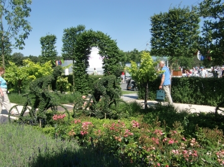 Venlo : Floriade 2012, Themenbereich Environment, Grüne Radfahrer im luxemburgischen Garten
